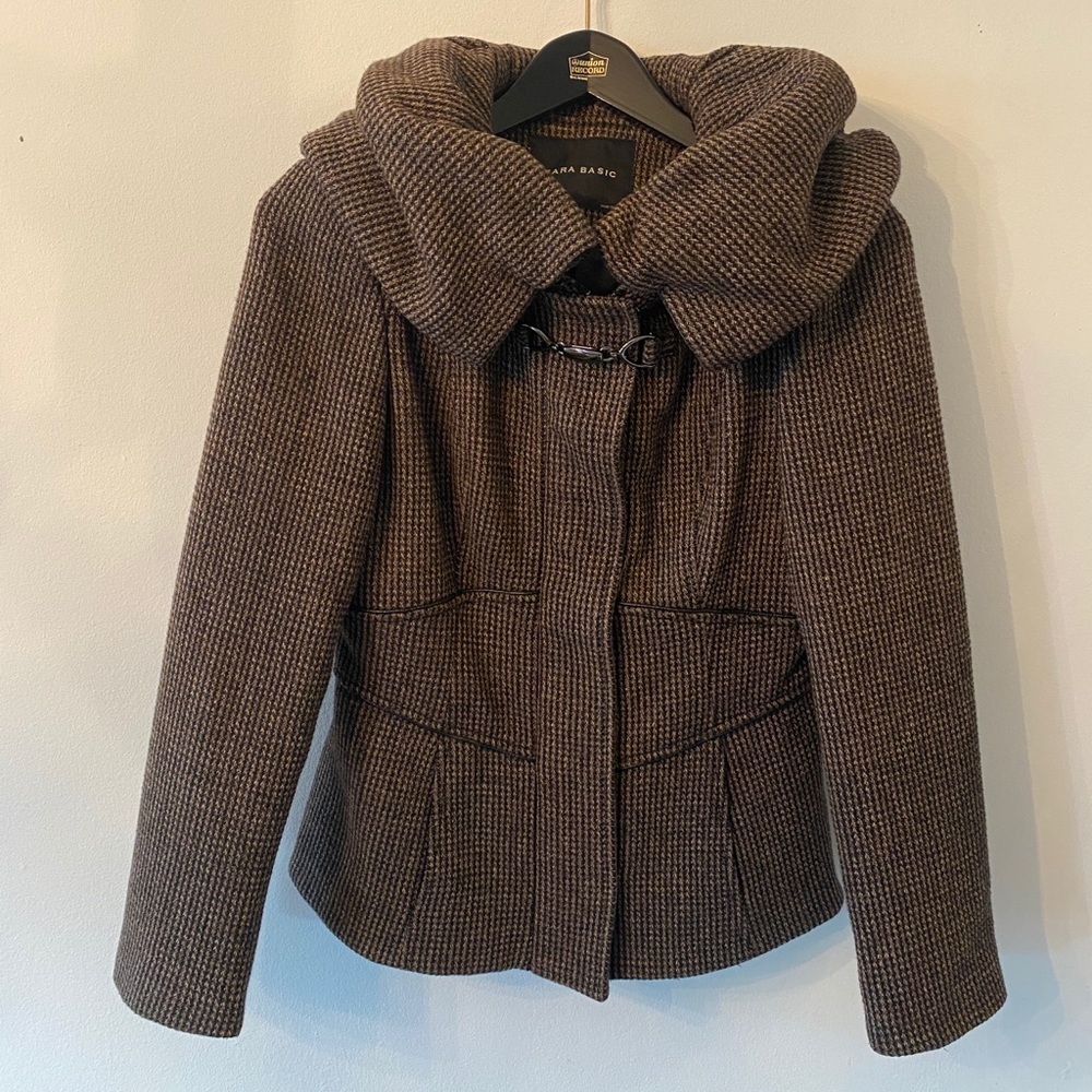 Beautiful Black & Beige Large Collared Coat